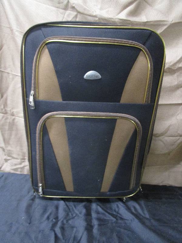 lot 2286 image: suitcase luggage