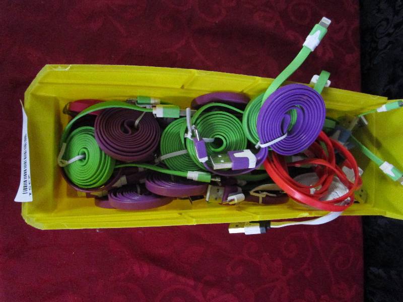 lot 2351 image: usb cords