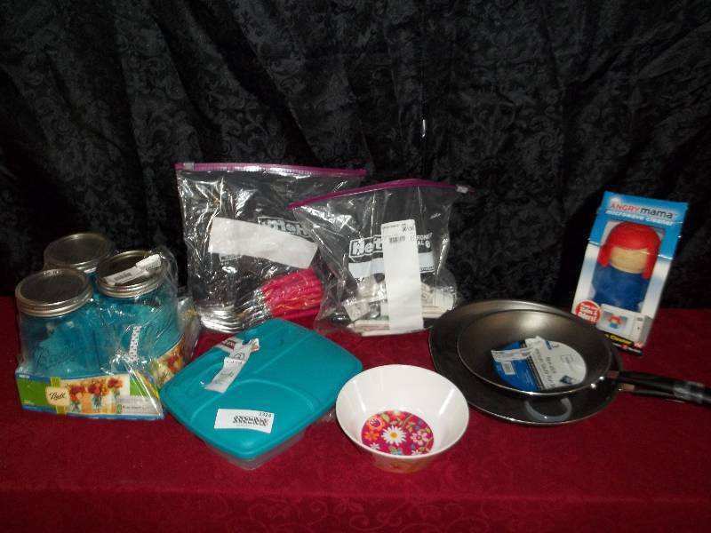 lot 2324 image: misc kitchen items lot