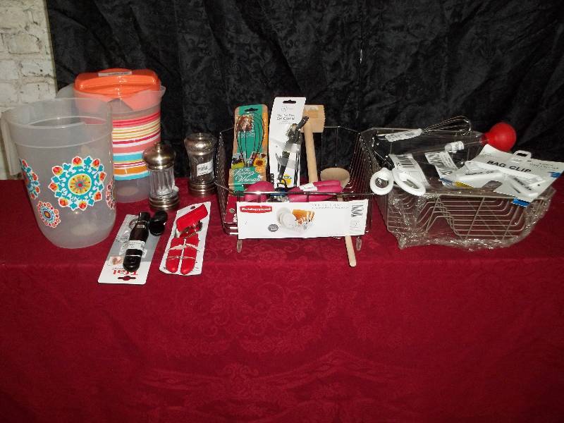 lot 2325 image: misc kitchen items lot #2