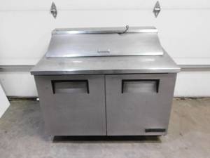lot 10296 image: TRUE 2-DOOR PREP TABLECOOLER