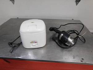 lot 10324 image: WARING IMMERSIBLE BLENDER