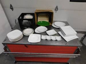 lot 10352 image: MISCELLANEOUS GLASSWARE