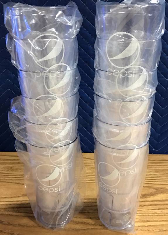 lot 3335 image: 12 Brand New 24 oz. Clear Frosted PEPSI logo Tumblers