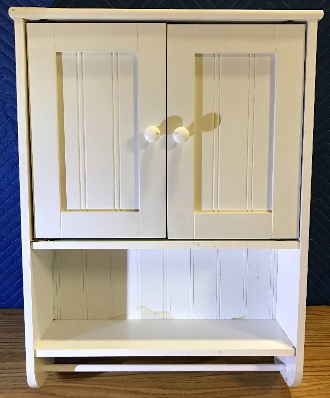 lot 3370 image: White Bathroom Medicine Cabinet