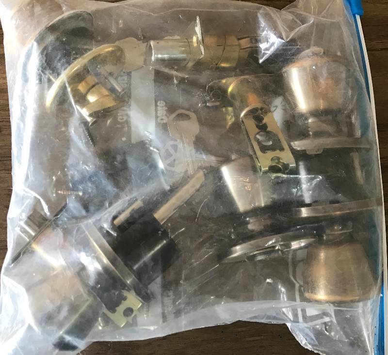 lot 3332 image: Misc Lot of Door Handles and Locks with Keys