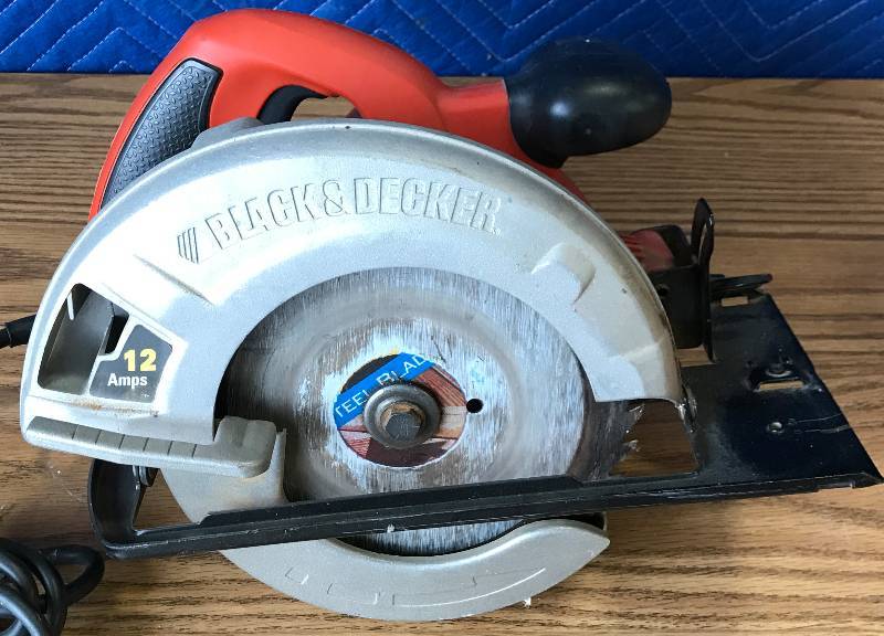 lot 3387 image: Black & Decker Circular Saw 7 14 With Blade