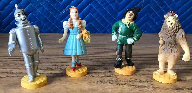 lot 3396 image: RARE WIZARD OF OZ PRESENTS FIGURES 1939 LOEWS REN 1966 MGM 1987 TURNER (Lot of 4)