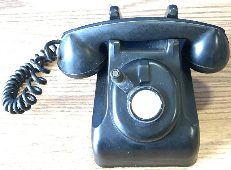 lot 3400 image: Heavy Antique Vintage Desk Phone no Cord