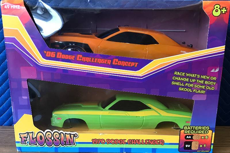 lot 3410 image: NEW - FLOSSIN 2006 & 1970 DODGE CHALLENGER RC 116TH SCALE Remote Control Car