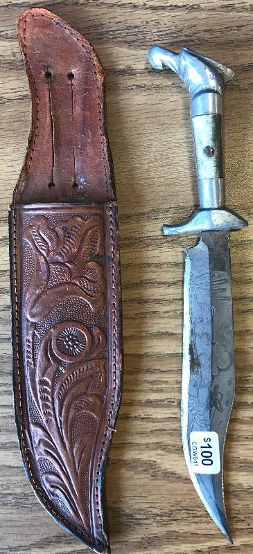 lot 3278 image: Old Knife With Leather Carry Case