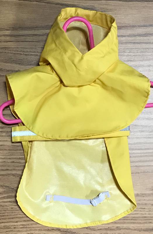 lot 3433 image: Yellow Doggie Rain Coat From Petco