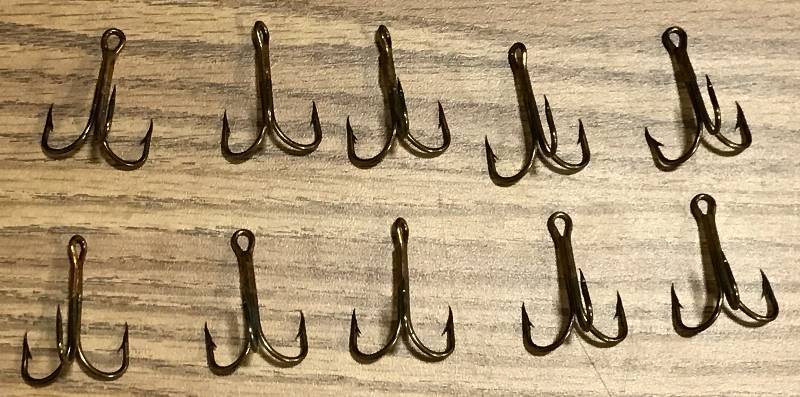 lot 3438 image: 10 Fishing Treble Hooks 20 - Let Go Fishing