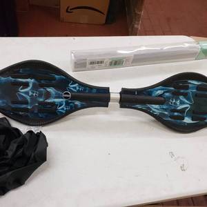 lot 75235 image: Blue Skull Print Ripstick with Obstacle Cones