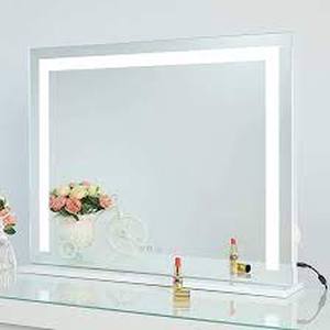 lot 75234 image: Showtimez Vanity Mirror With Lights