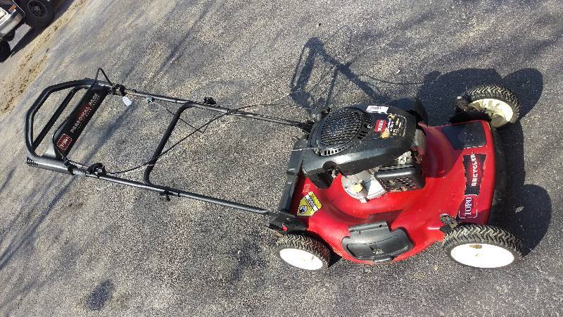 lot 976 image: Toro Recycler 149cc Self Propelled Mower