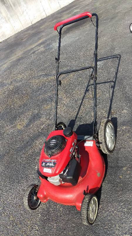 lot 978 image: Troy-Bilt 21 push Lawn Mower