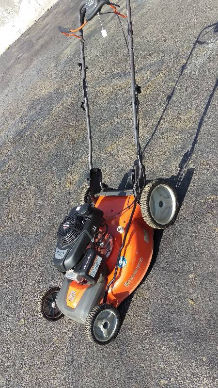 lot 980 image: Husqvana 22 Model HU700H Mower