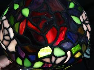 lot 27400 image: Small Desktop Tiffany Style Lamp