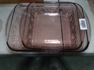 lot 27409 image: 2 Pink Glass Baking Pans