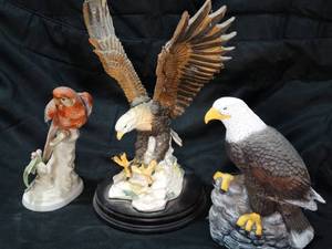 lot 27418 image: Collectible Eagle and More Decor