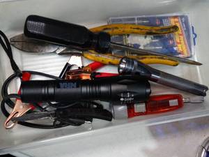 lot 27421 image: Mixed Lot of Tools  LED Flashlights