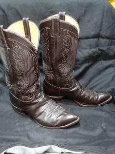 lot 27424 image: Tony Lama 9-12 Boots