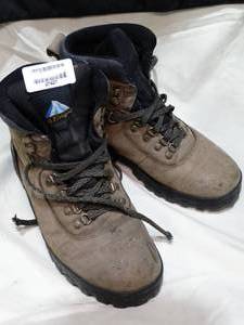 lot 27427 image: Mt Everest 10-12 Mens Boots