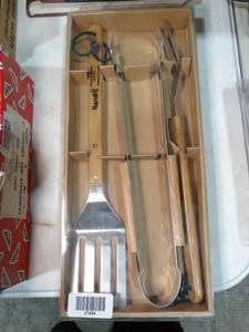 lot 27434 image: Harrahs Grilling Tools