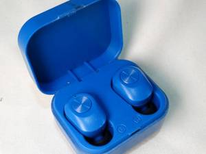 lot 27441 image: Rechargeable Blue Earbuds