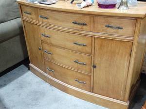 lot 27452 image: Nice Quality Buffet