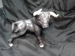 lot 27461 image: Grey Bull Decor
