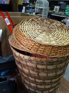 lot 27476 image: Large Basket with Holiday Decor