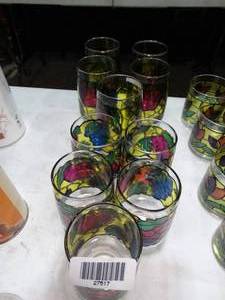 lot 27517 image: 10 medium glass flower painted cups