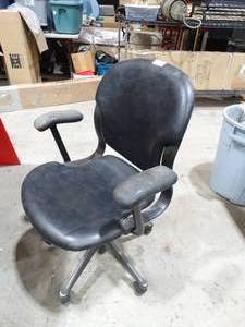 lot 27533 image: office chair