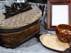 lot 27544 image: swan sewing basket  traypicture frame slit bowl