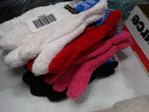 lot 27572 image: Lot of Ladies Warm Gloves