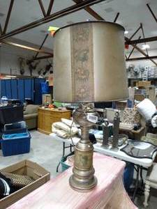 lot 27590 image: Nice Livingroom Lamp