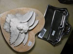 lot 27598 image: Angel Wall Decor and Metal Dust Pans