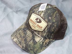 lot 27600 image: New Mossy Oak Camo Ball Cap w Tags