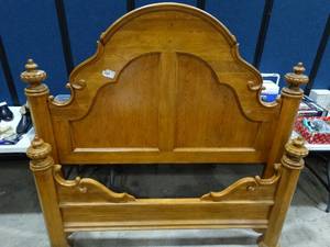 lot 27512 image: Wow - Great Quality Solid Oak Queen Head and Foot Board & Frame- L00K