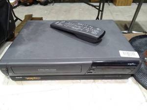 lot 27617 image: VCR Player w Remote