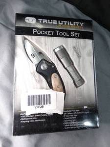 lot 27628 image: New Knife and Light Set