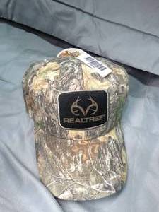 lot 27640 image: Realtree Camo Cap w Tags - New