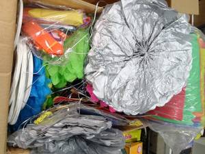 lot 27654 image: Large box of Party Decor