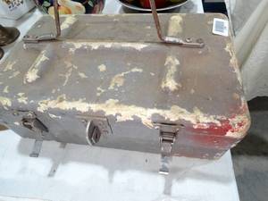 lot 27661 image: Fiberglass Toolbox w Fishing Equip