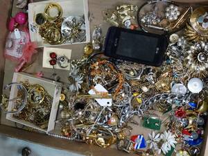 lot 27733 image: Unsearched Jewelry Lot