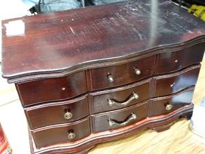 lot 27746 image: Jewelry Box  Storage