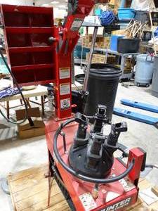 lot 27760 image: Hunter Butler 10252 Rim Clamp Wheel Tire Machine Changer