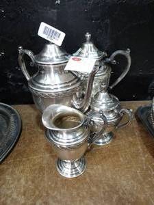 lot 27783 image: WM Rogers - Flower King   Lot of 4 Plated Decor
